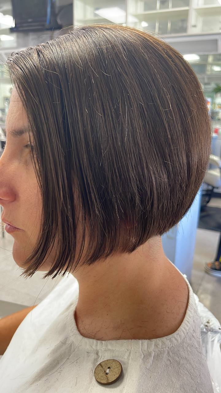 Sharp brunette precision bob, side profile